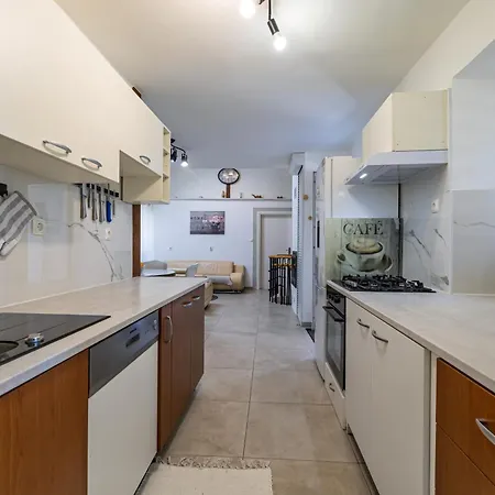 Family Risika Apartment